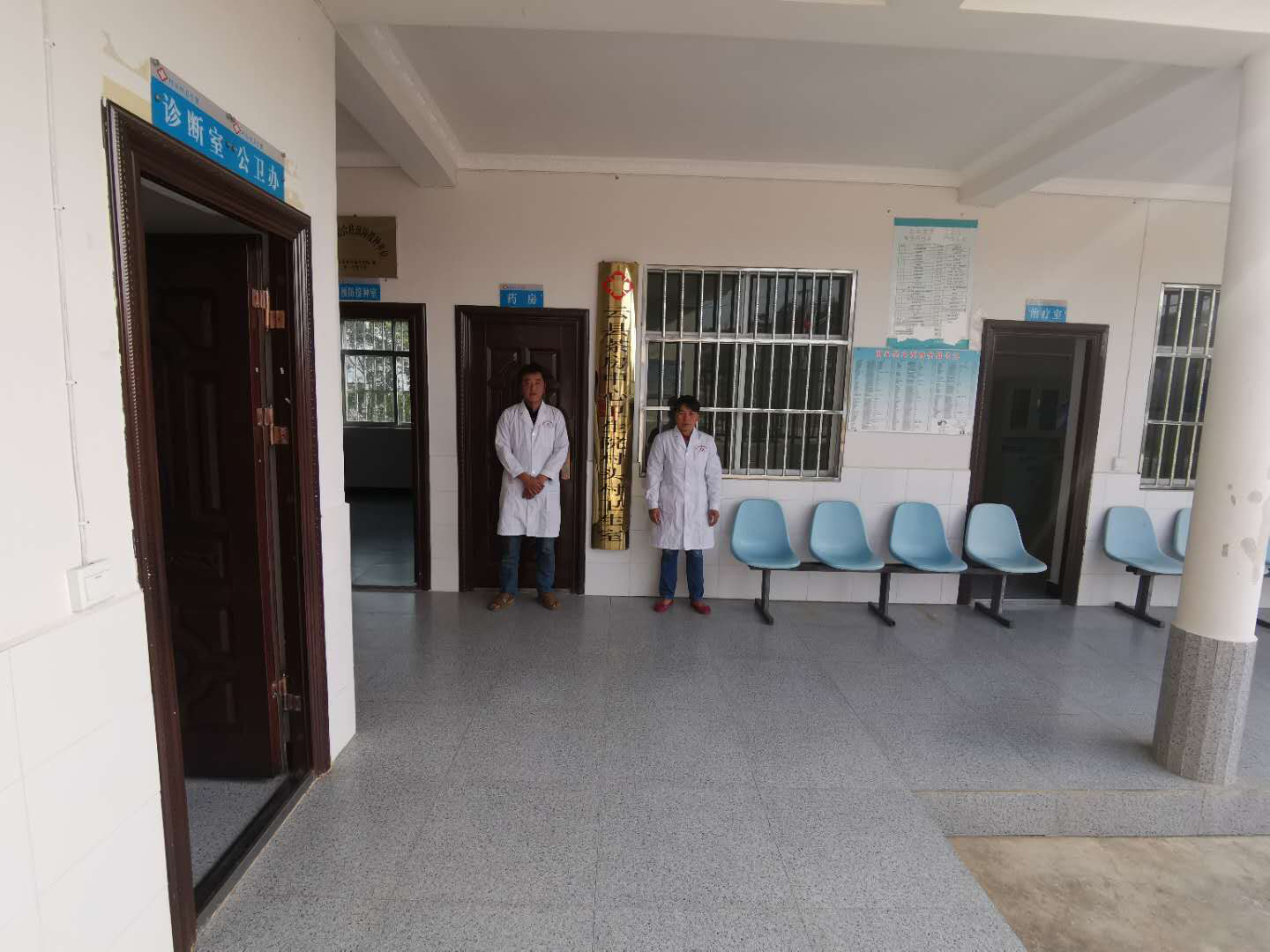 村卫生室位于茶房乡村头村(与村头村新农村同址),海拔2020m,卫生室